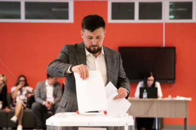 Кандидат от партии «Новые люди» Сергей Гурченко одержал победу на выборах в Воронежскую облдуму, обойдя конкурента от «Единой России»